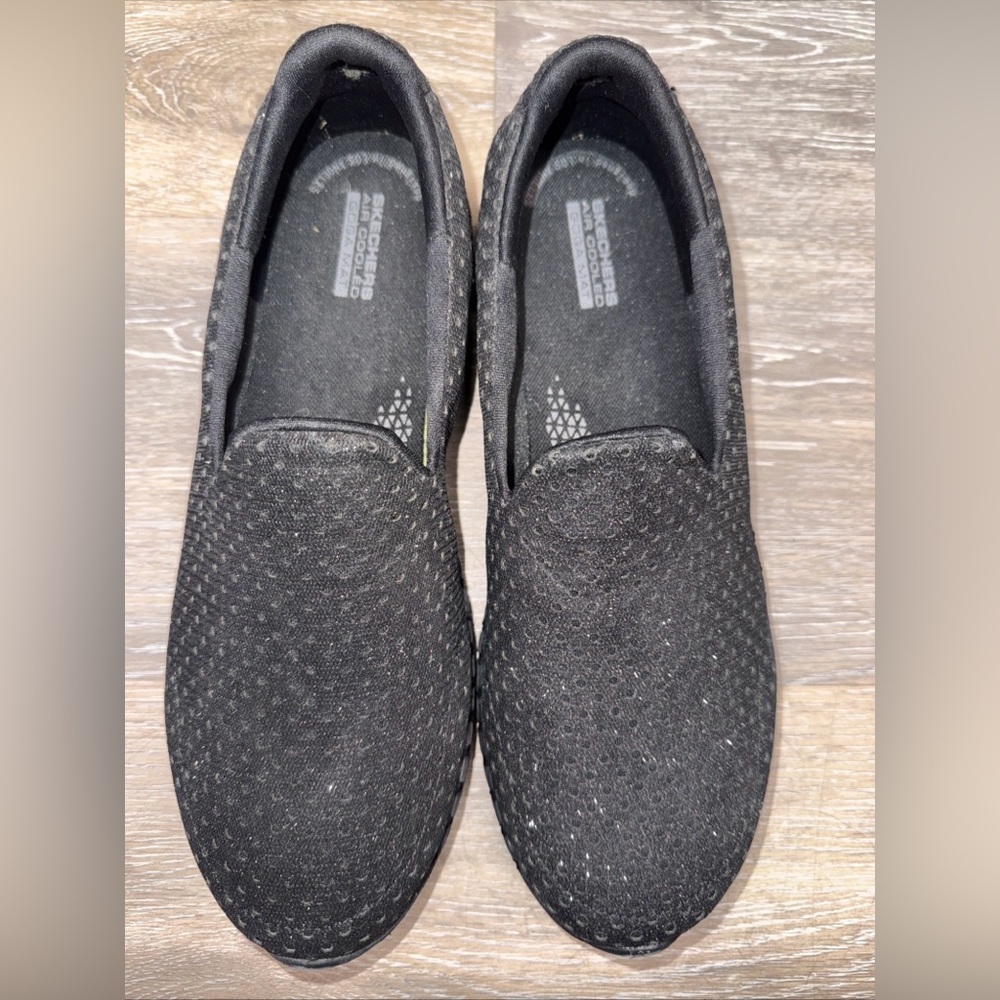 Skechers slip on solid black closed toe size 9M memory foam women's